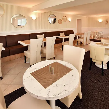 酒店 Aplend Lujza Major 3*