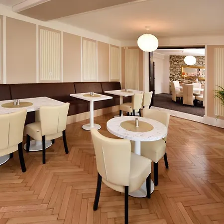 ホテル Aplend Lujza Major 3*