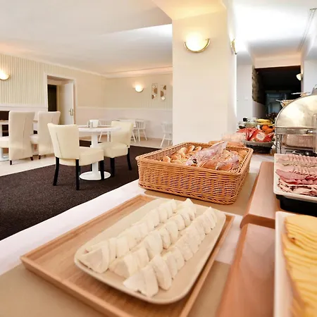 Aplend Lujza Major 酒店 3*