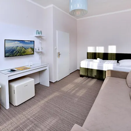מלון Aplend Lujza Major 3*